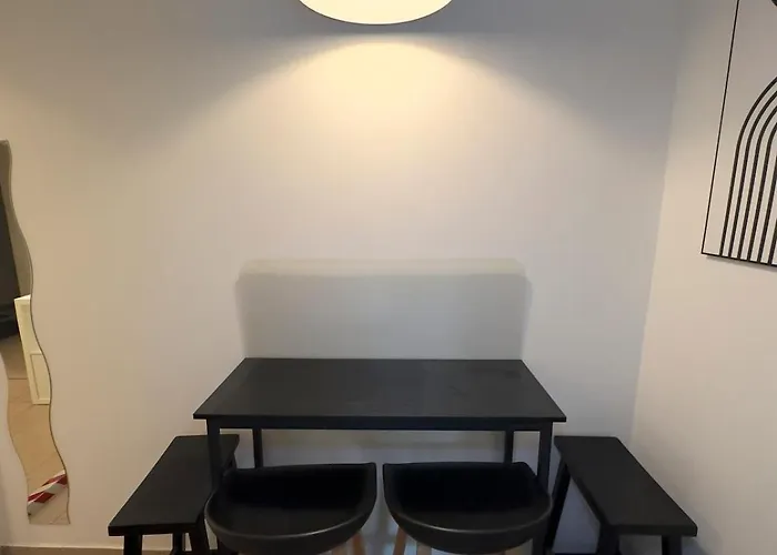 Modern 50sqm Sleeps 4 Free Parking * Berlín