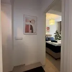 Modern 50sqm Sleeps 4 Free Parking