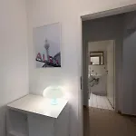 Apartamento Modern 50sqm Sleeps 4 Free Parking Berlim