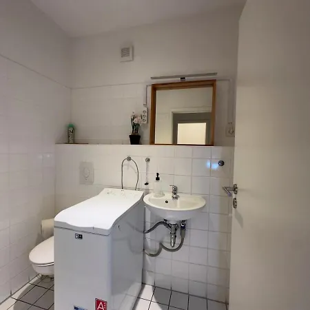 Modern 50sqm Sleeps 4 Free Parking Apartment