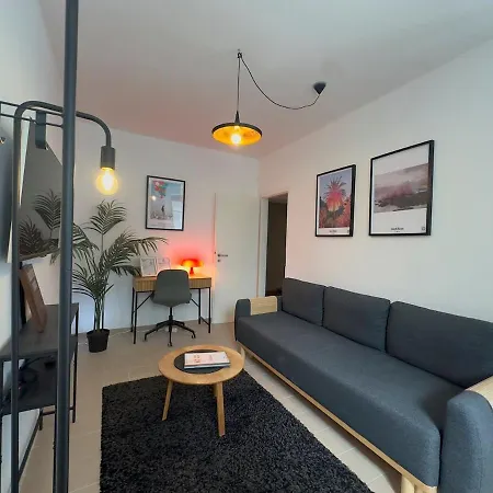 Διαμέρισμα Modern 50sqm Sleeps 4 Free Parking