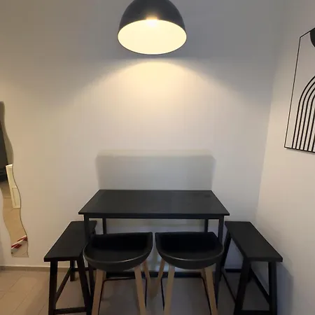 Modern 50sqm Sleeps 4 Free Parking * Berlin