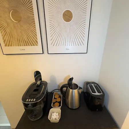 Apartment Modern 50sqm Sleeps 4 Free Parking *