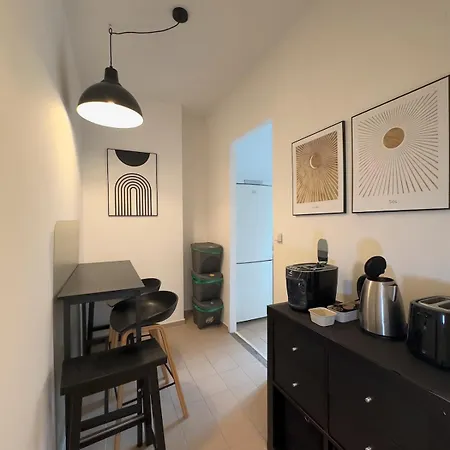 Modern 50sqm Sleeps 4 Free Parking Apartment Berlin