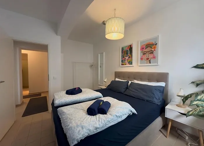 Modern 50sqm Sleeps 4 Free Parking