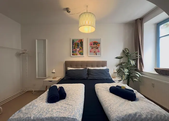 Modern 50sqm Sleeps 4 Free Parking *