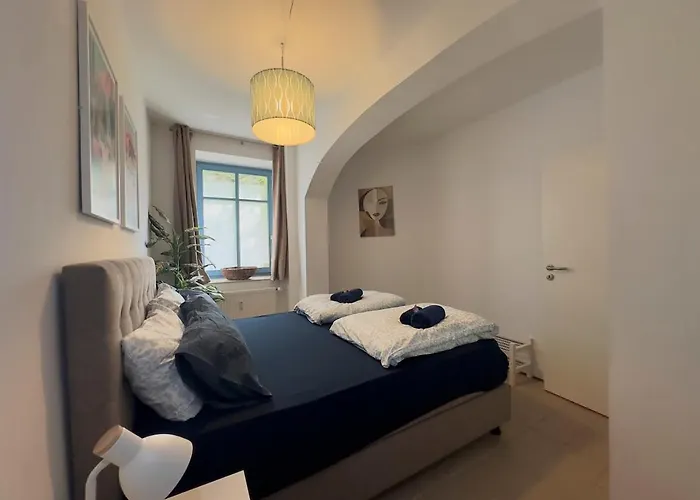 Modern 50sqm Sleeps 4 Free Parking *