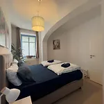 Modern 50sqm Sleeps 4 Free Parking *