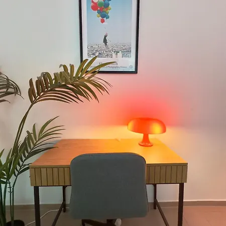 Modern 50sqm Sleeps 4 Free Parking * Berlin
