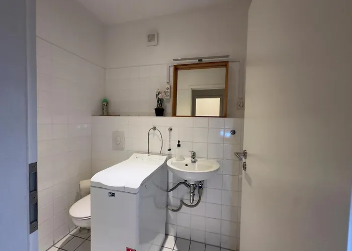 Modern 50sqm Sleeps 4 Free Parking 아파트