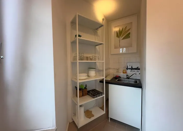 Modern 50sqm Sleeps 4 Free Parking 아파트 *
